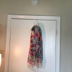 BEAUTIFUL SPRING FLORAL SCARF